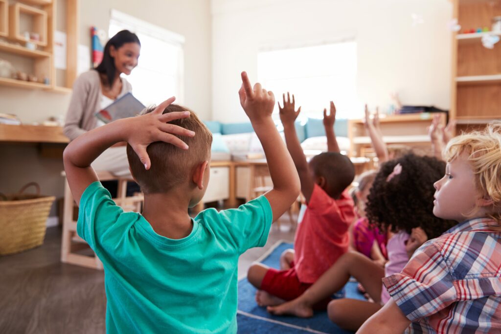 volunteer teaching childrens