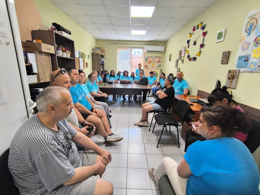 Participants observe a group discussion.